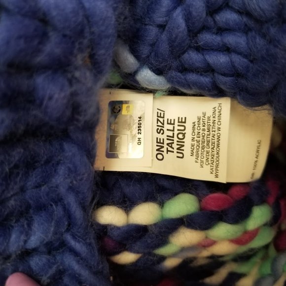**SOLD** The North Face Nanny Knit Beanie with Pom - Picture 5 of 5